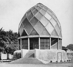 Taut_Glass_Pavilion_exterior_1914