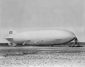 Hindenburg_at_lakehurst